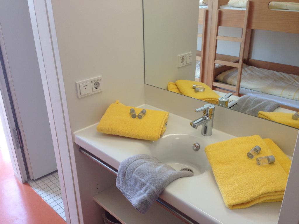 Jugendherberge Stuttgart Neckarpark Room photo